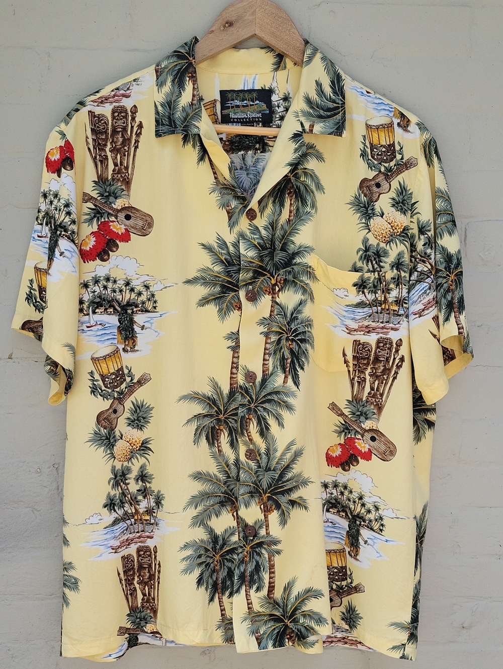 Hawaiian Reserve Collection Sz L Mens Rayon Island Design Short Sleeve Shirt